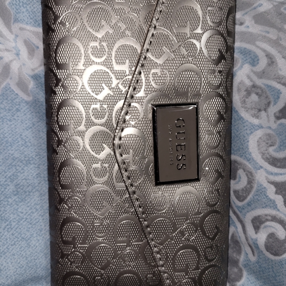Nwt guess womens wallet